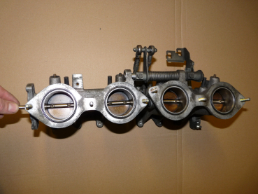 BMW M3 E30 intake plenum throttle bodies S14