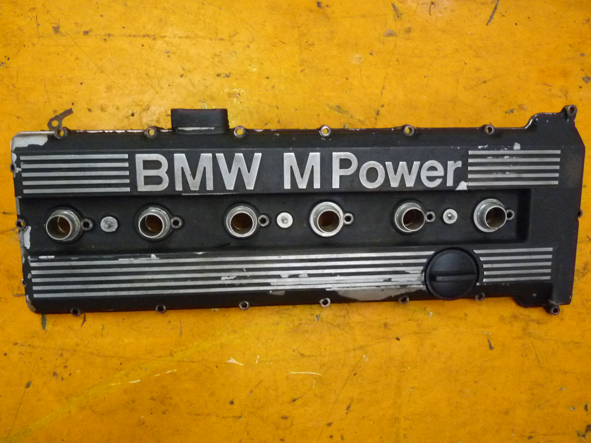 https://www.speedworxs.de/images/product_images/original_images/bmw-m5-e34-ventildeckel-valve-cover-abdeckung-motor-s38b36.jpg