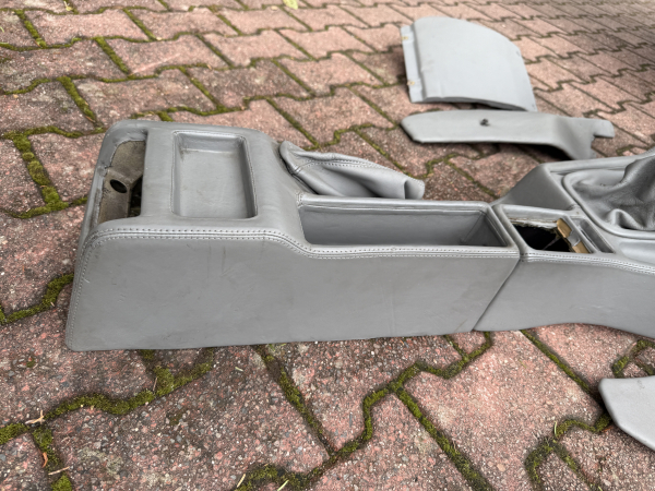 BMW M5 E34 Mittelkonsole Glattleder Silbergrau Vesperbrett Handschuhfach