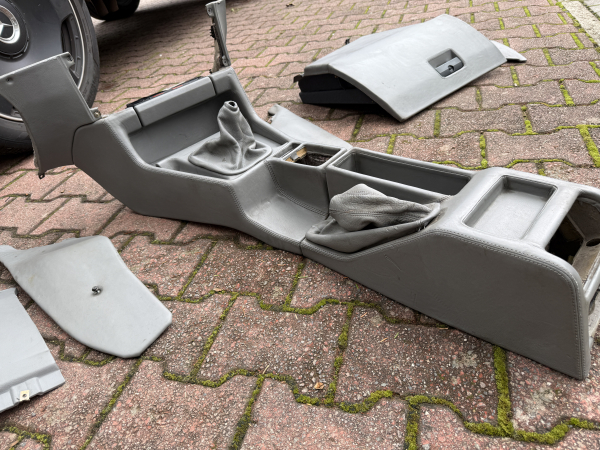 BMW M5 E34 Mittelkonsole Glattleder Silbergrau Vesperbrett Handschuhfach