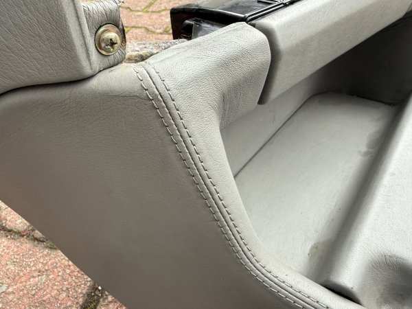 BMW M5 E34 Mittelkonsole Glattleder Silbergrau Vesperbrett Handschuhfach
