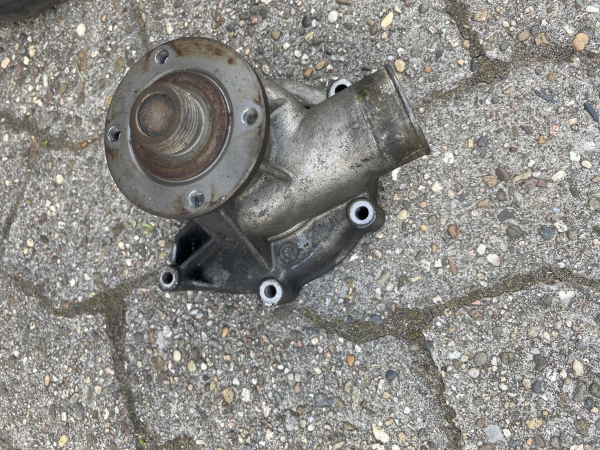 BMW M5 E28 M6 E24 M88 waterpump water pumpe cooling M88/3