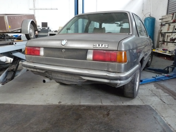 BMW 316 E21 buld 1977 without sunroof