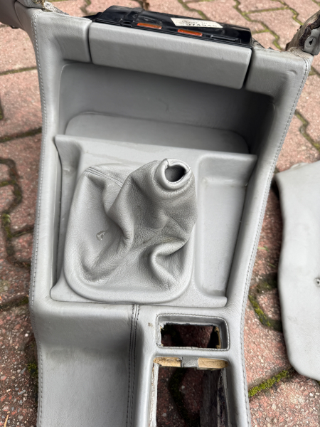 BMW M5 E34 Mittelkonsole Glattleder Silbergrau Vesperbrett Handschuhfach