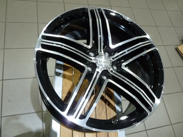 MAM 11 rim 8,5x19 offset 35 black front polished pitch circle 5x120