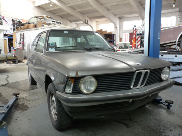 BMW 316 E21 buld 1977 without sunroof